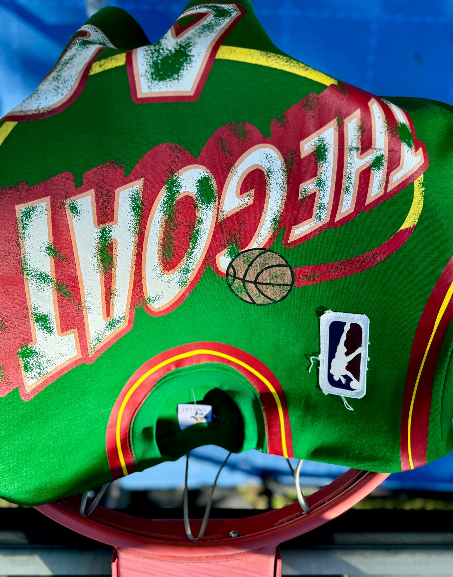 THE GOAT “KEMP” GRAPHIC PATCHED TEE.