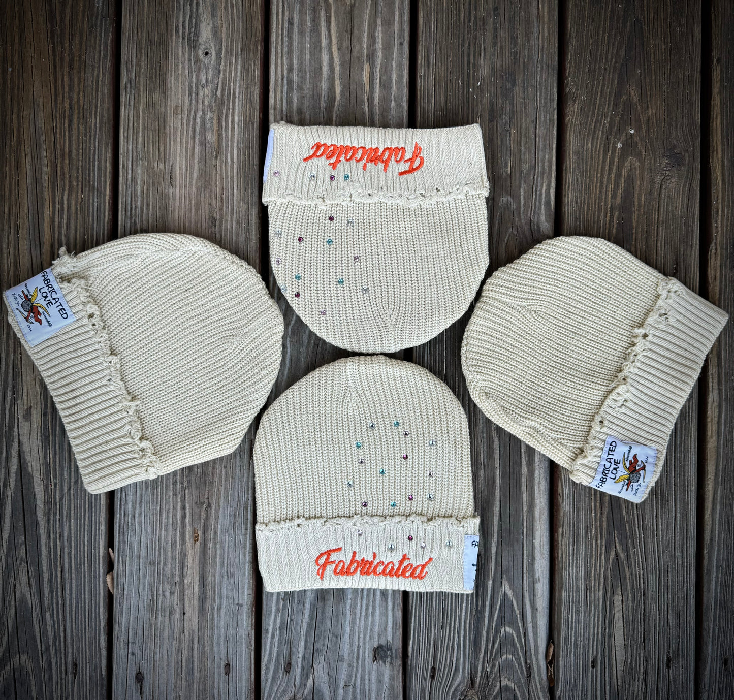 CREAM/ORANGE “FABRICATED”LOVE BEANIES