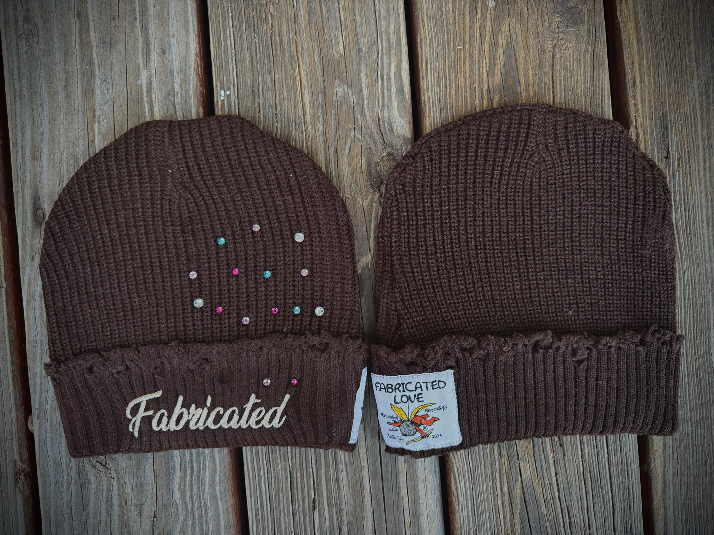 BROWN/CREAM “FABRICATED”LOVE BEANIES